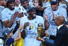 湖人队里夫斯续约风波：高薪争议与球队未来